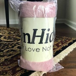 UnHide 50in x 60in Rose Blanket
